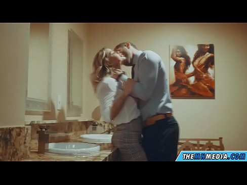 ❤️ Nalika pirang busty seduces anjeun dina restroom umum ❤❌ porno dina su.hdpornpics.ru ﹏